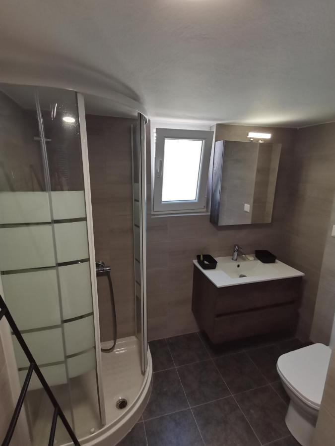Penthouse Spacious W Super Wifi & Terrace, 2 Min From Metro Athens Exterior photo