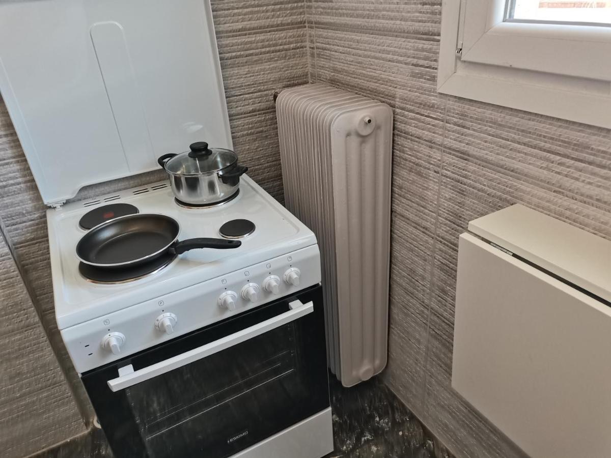 Penthouse Spacious W Super Wifi & Terrace, 2 Min From Metro Athens Exterior photo