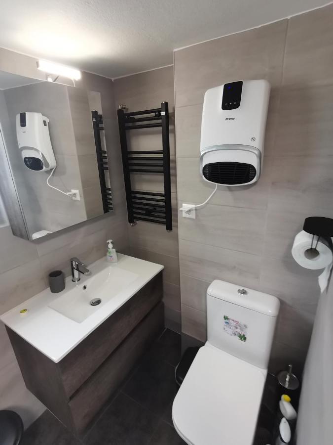 Penthouse Spacious W Super Wifi & Terrace, 2 Min From Metro Athens Exterior photo
